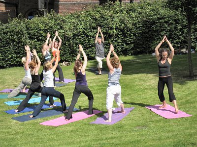 Yoga at the 2008 Castle Street Party